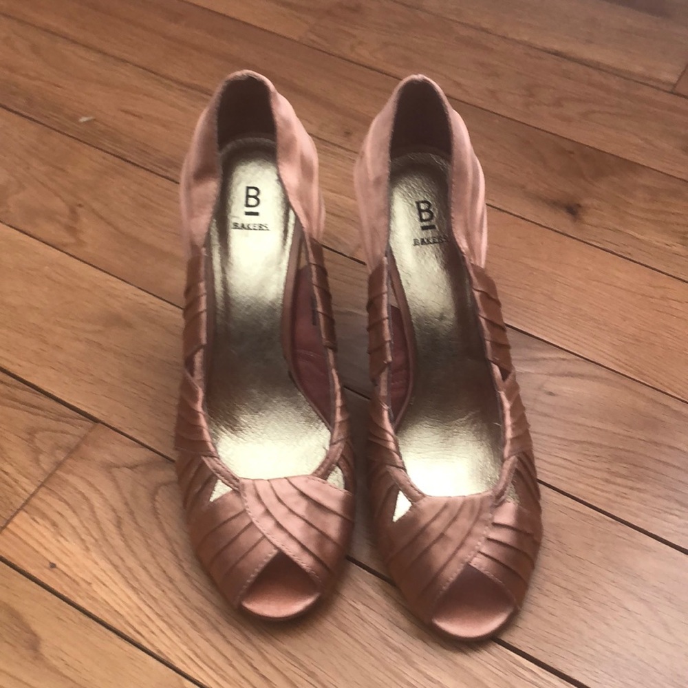 Sexy peep toe wedges!